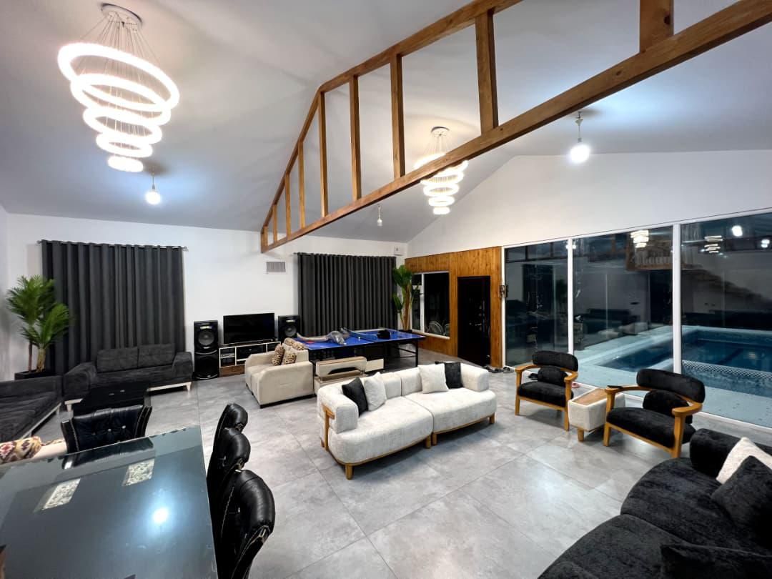 اجاره روزانه ویلا چهار خواب بنز - کردان