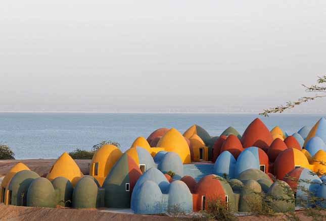 اجاره ویلا در هرمز | راهنمای کامل اقامت لوکس در جزیره رنگین‌کمان