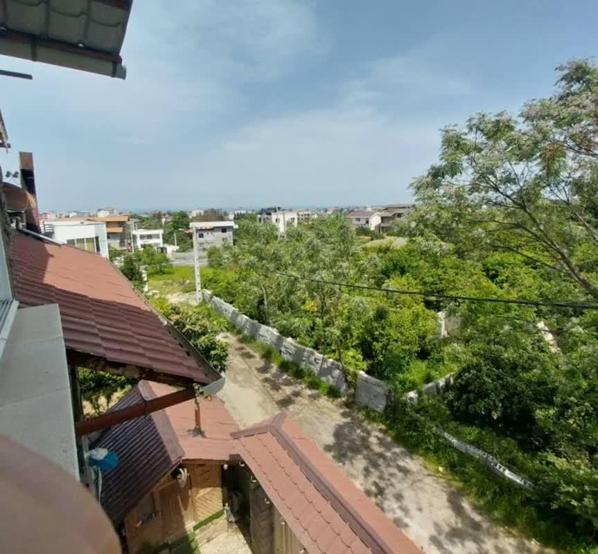 9 اقامتگاه جنگلی شمال با چشم‌انداز دریاچه و جنگل