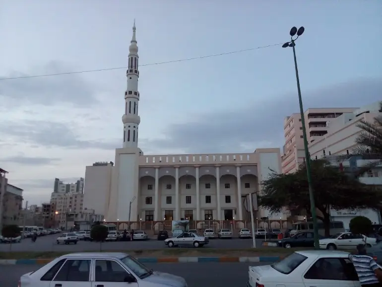 راهنمای فعالیت‌های آبی بندرعباس: نکات ایمنی و بهترین زمان سفر