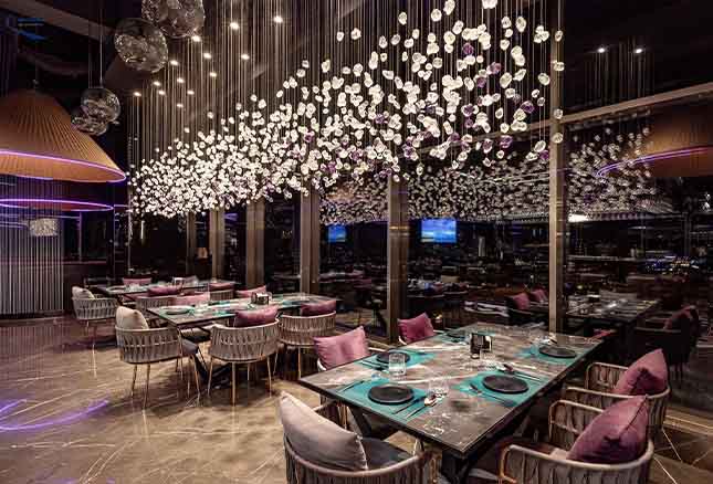 معرفی کافه‌های خاص نزدیک اقامتگاه‌ها | تجربه محلی و آرامش