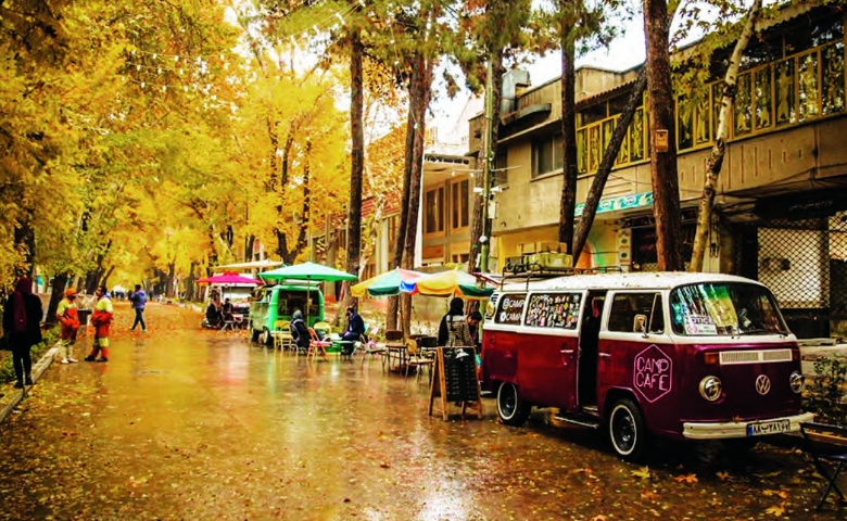 معرفی کافه‌های خاص نزدیک اقامتگاه‌ها | تجربه محلی و آرامش