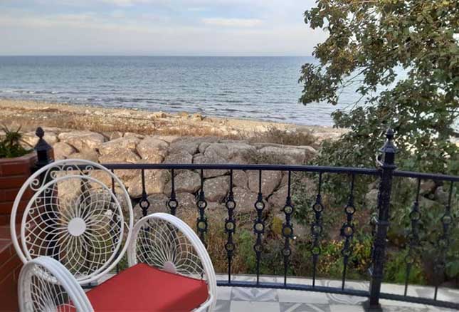 اقامتگاه‌های ۵ دقیقه ای تا ساحل با امکانات ساحلی | رزرو