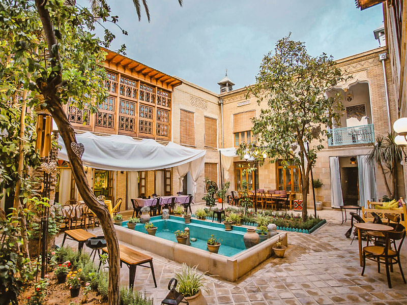 ویلاهای لوکس نزدیک شیراز با امکانات خاص | رزرو آسان