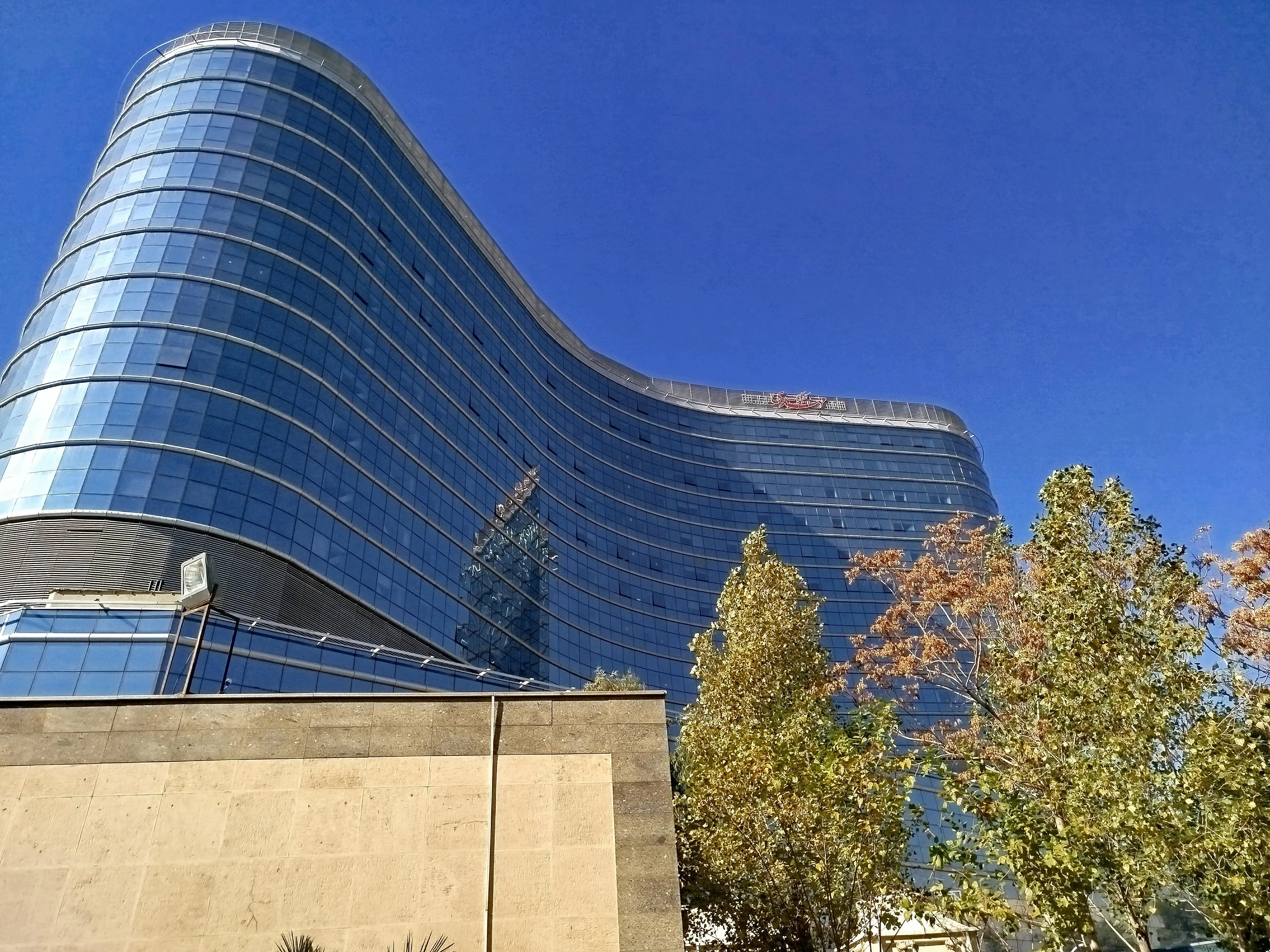 ۶ سوئیت نزدیک بیمارستان‌های تهران برای همراهان