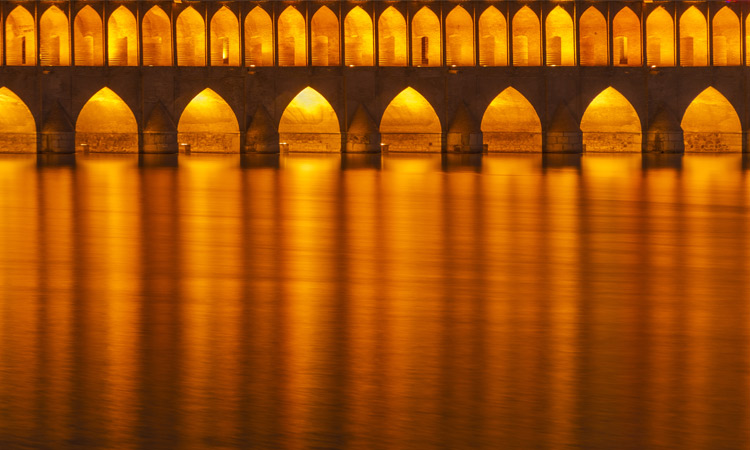 سی و سه پل