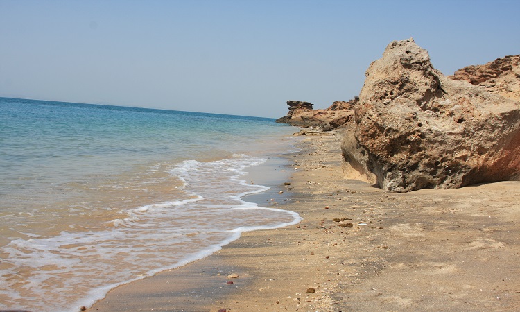 سواحل بکر جزیره هنگام