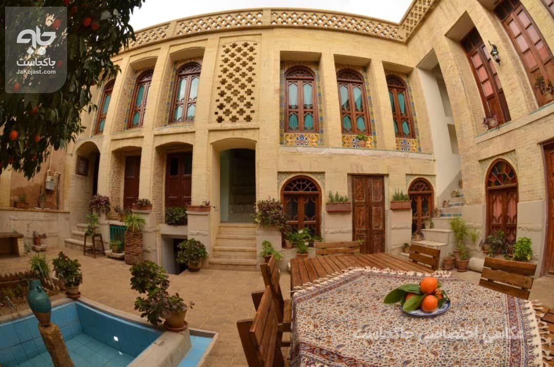 اقامتگاه سنتی لوتوس شیراز
